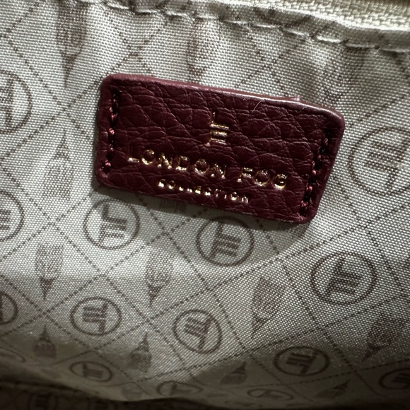 London Fog Burgundy Crossbody Bag - Picture 4 of 5